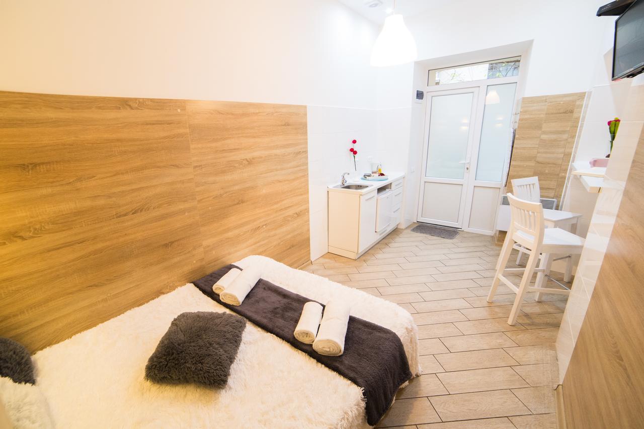 Smart Apartment On Filatova Lviv Exterior photo