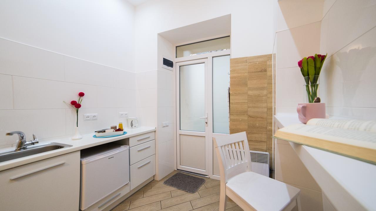 Smart Apartment On Filatova Lviv Exterior photo