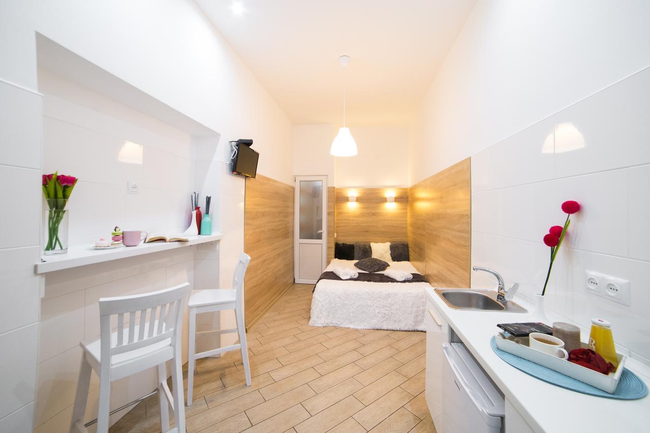 Smart Apartment On Filatova Lviv Exterior photo
