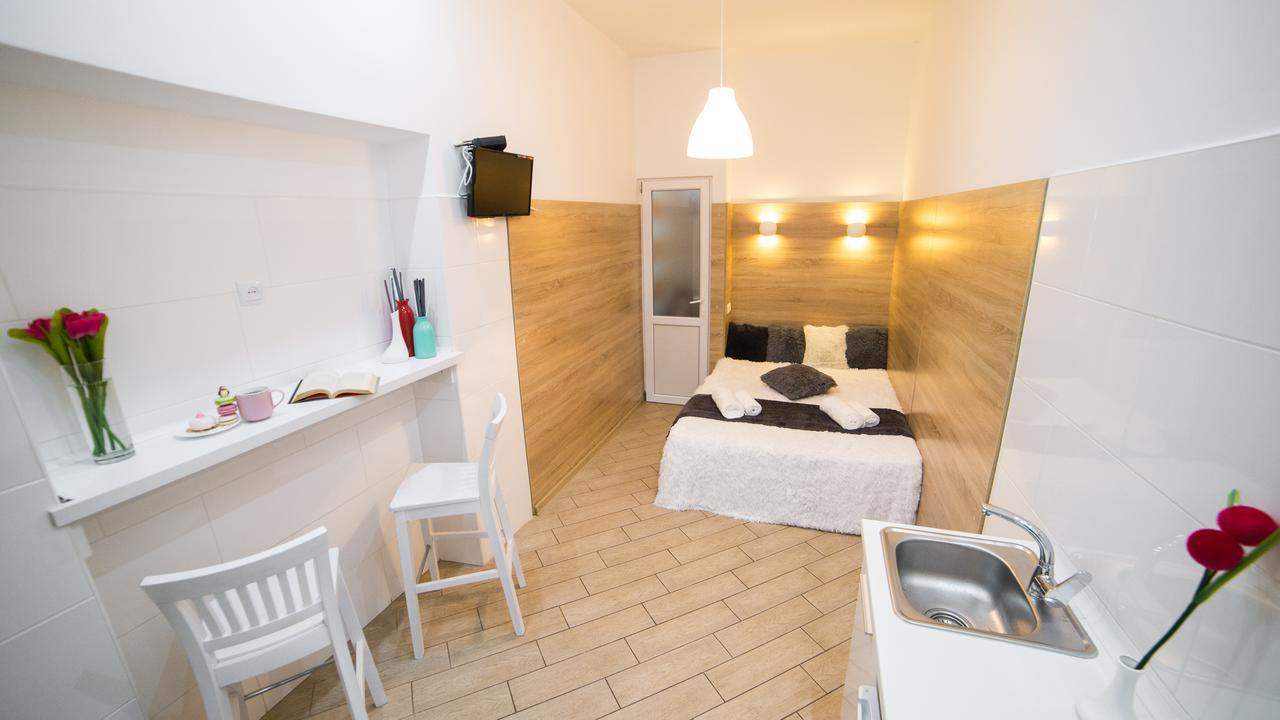 Smart Apartment On Filatova Lviv Exterior photo
